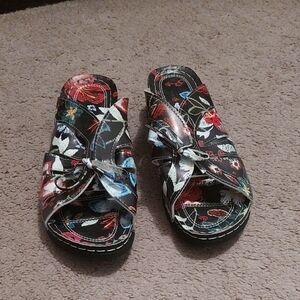Floral Patterned Slide Sandals
